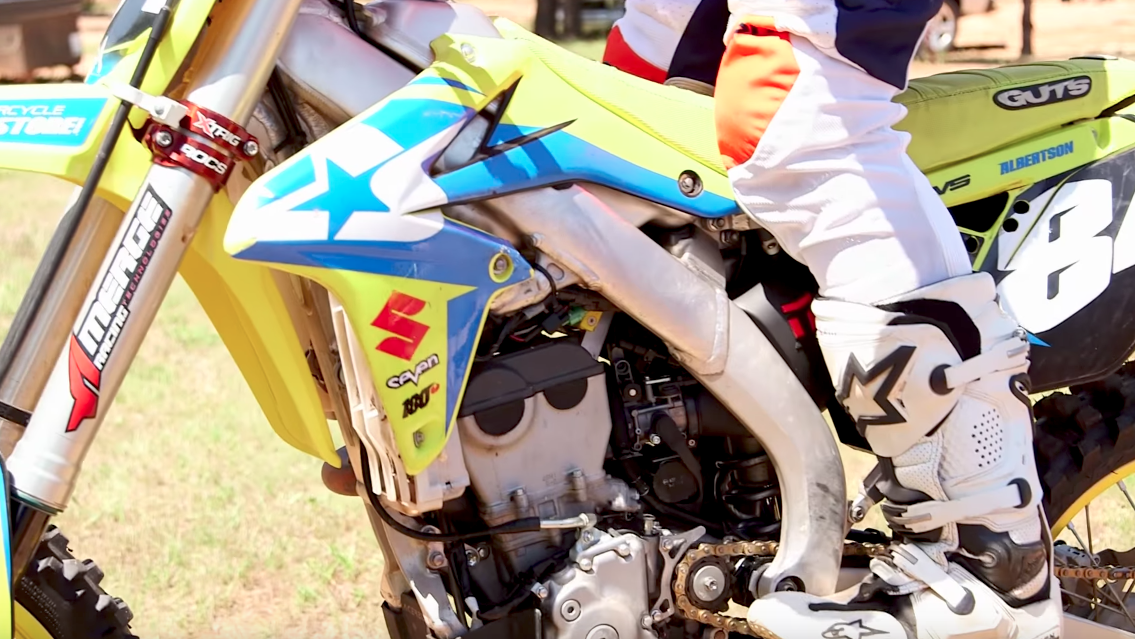 How to properly position your feet whilst riding
